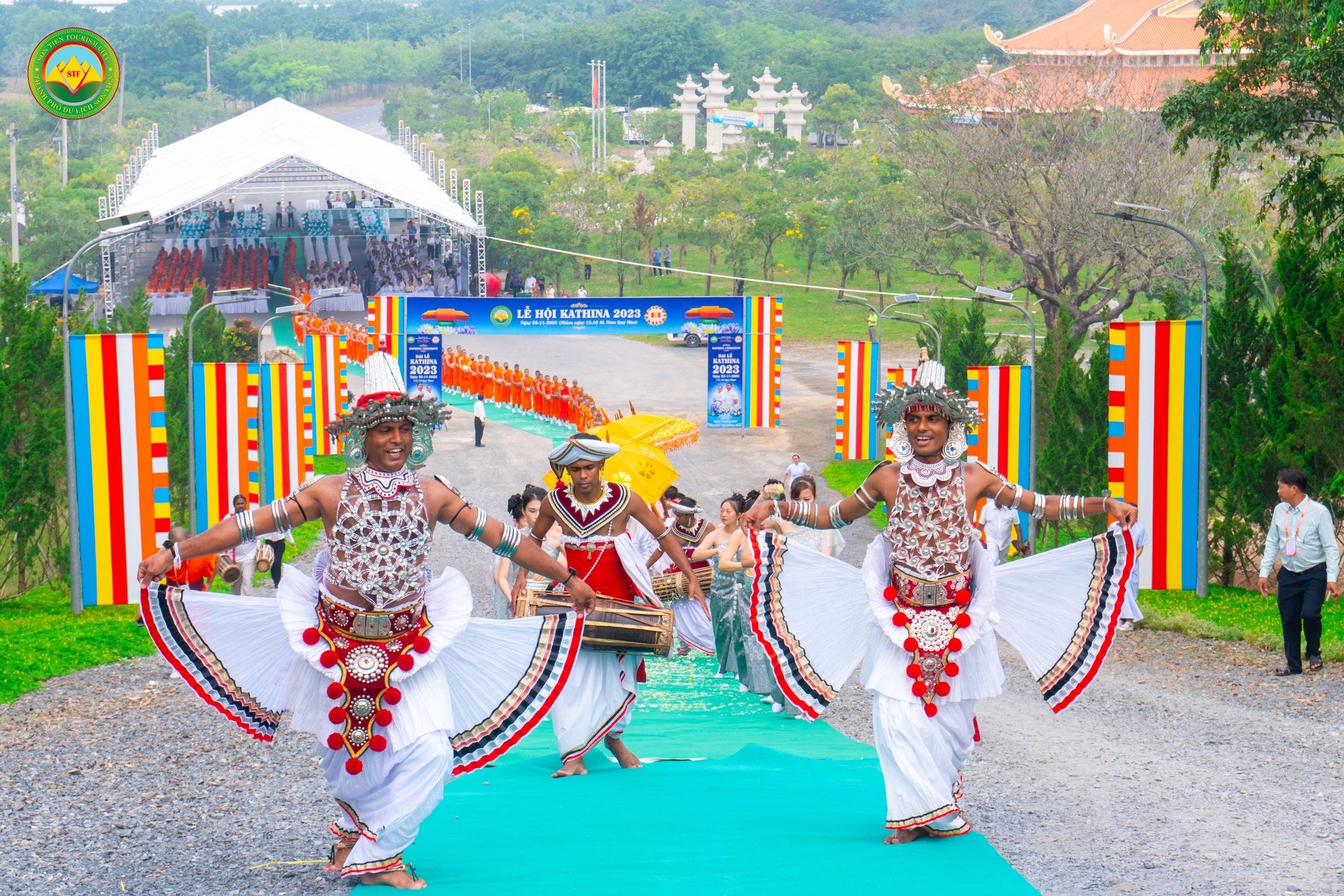 LONG TRỌNG ĐẠI LỄ DÂNG Y KATHINA